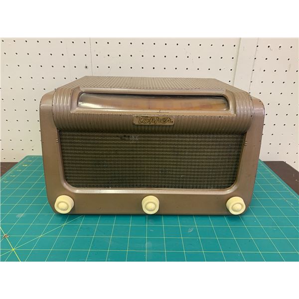 VINTAGE TOPPER TUBE RADIO