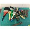 Image 1 : PAINT BRUSHES SCREWDRIVERS ETC