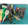 Image 3 : PAINT BRUSHES SCREWDRIVERS ETC