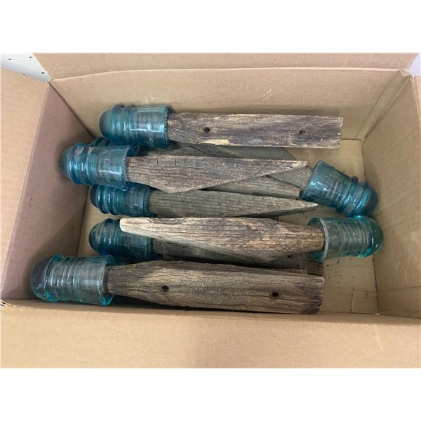 LOT OF GLASS INSULATORS AND SPOOLS