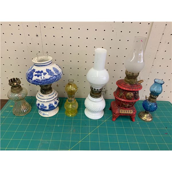 LOT OF MINI DECORATIVE OIL LAMPS