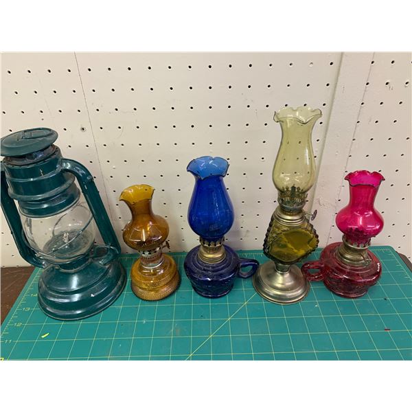 LOT OF MINI DECORATIVE OIL LAMPS AND LANTERN