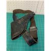 Image 4 : LEATHER HANDGUN HOLSTER AND BELT