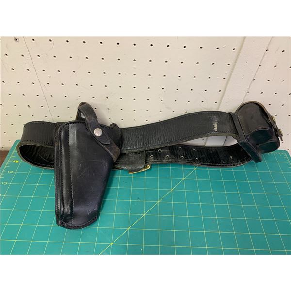 LEATHER HANDGUN HOLSTER AND BELT TED BOURDON