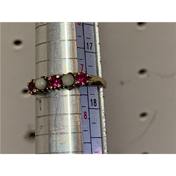 10K GOLD SIZE 7.5 LADIES RING