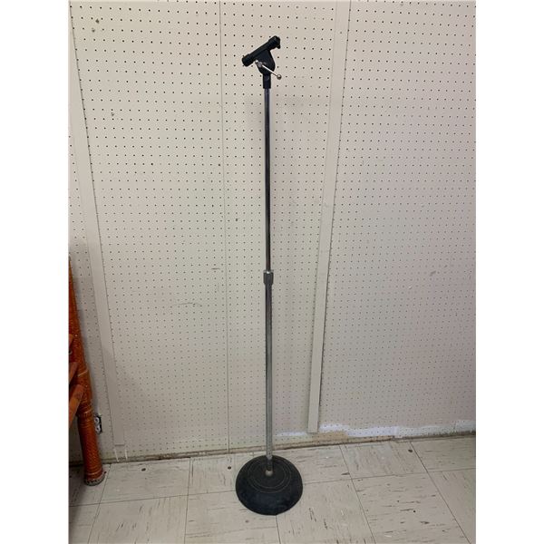 MICROPHONE STAND