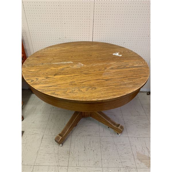 41" ROUND ANTIQUE OAK PEDESTAL TABLE