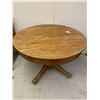 Image 1 : 41" ROUND ANTIQUE OAK PEDESTAL TABLE