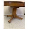 Image 3 : 41" ROUND ANTIQUE OAK PEDESTAL TABLE