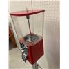 Image 3 : VINTAGE GUMBALL MACHINE WITH KEY