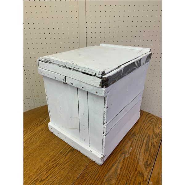 PAINTED WOODEN EGG CRATE