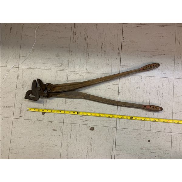30" ANTIQUE BLACKSMITH CHAIN PLIERS