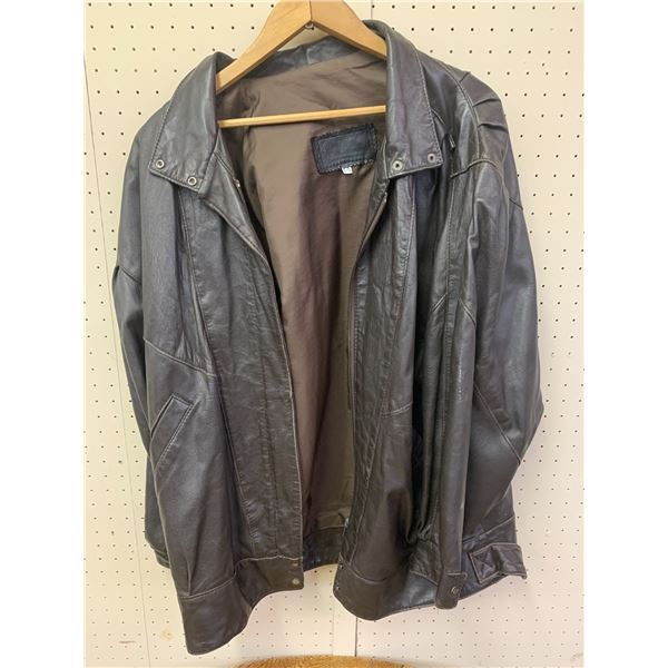 SIZE LARGE LEATHER JACKET