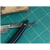 Image 3 : ANTIQUE STRAIGHT RAZOR
