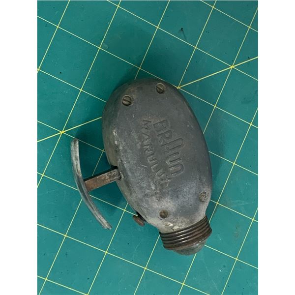 VINTAGE BRAUN HAND GENERATED FLASHLIGHT NOT WORKING