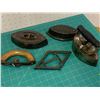 Image 4 : ANTIQUE SAD IRONS AND TRIVET