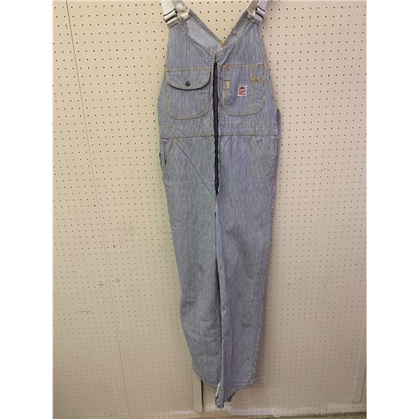 VINTAGE GWG RED STRAP SIZE 40 OVERALLS