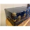 Image 2 : VINTAGE METAL TRUNK