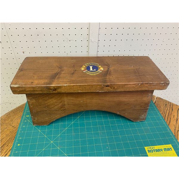 LIONS INTERNATIONAL STOOL