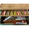 Image 3 : TACKLE BOX AND CONTENTS