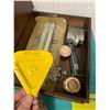 Image 3 : MISC LOT BOX AND SMALLS