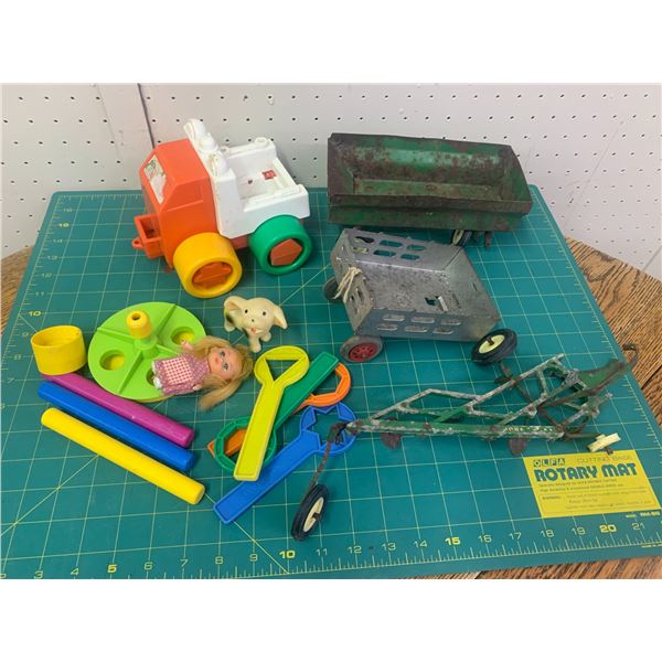 LOT OF VINTAGE TOYS