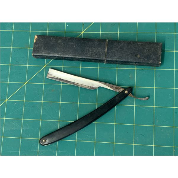 ANTIQUE STRAIGHT RAZOR