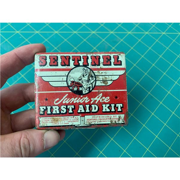 VINTAGE SENTINEL JUNIOR ACE TIN FIRST AID KIT