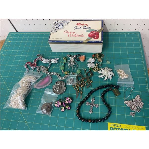 VINTAGE CHOCOLATE BOX JEWELRY CONTENTS