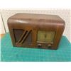 Image 1 : ANTIQUE ADDISON WOODEN RADIO