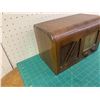 Image 3 : ANTIQUE ADDISON WOODEN RADIO