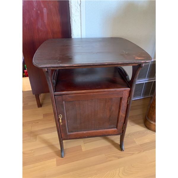 ANTIQUE GRAMOPHONE STAND