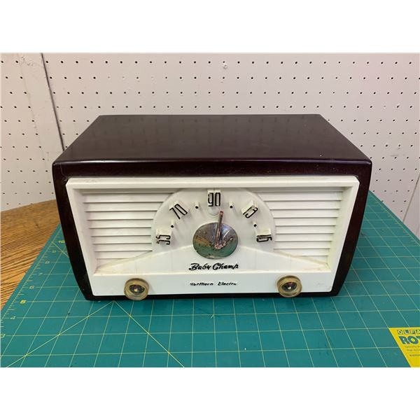 NORTHERN ELECTRIC BABY CHAMP RADIO WORKING