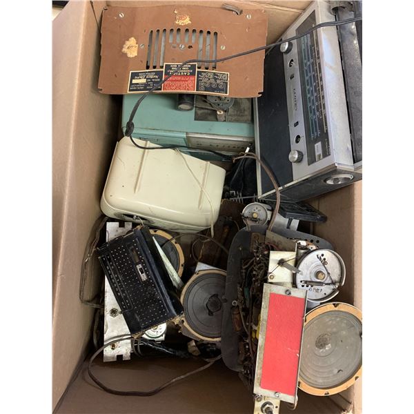 LOT OF RADIOS PARTS OR REPAIR