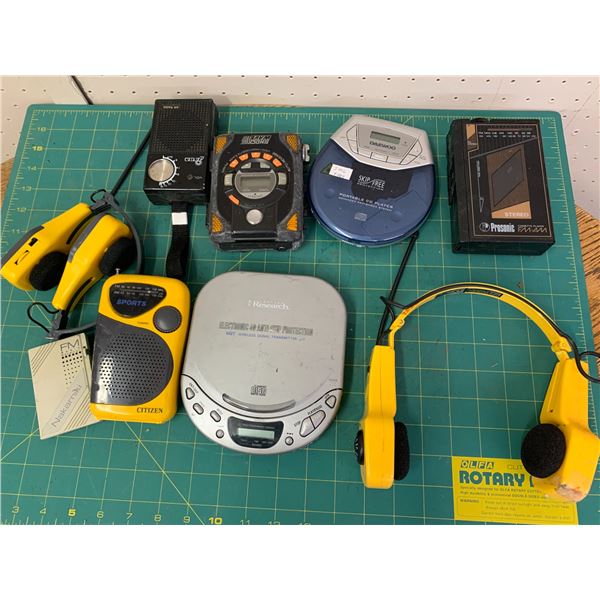LOT OF TAPE CD AND RADIO PLAYERS