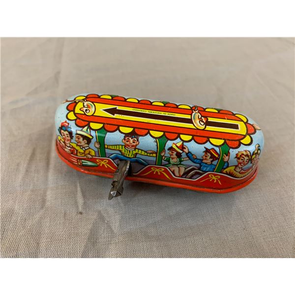 VINTAGE WESTERN GERMAN TIN WIND UP TOY