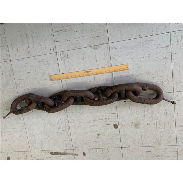 CHUNK OF LARGE CHAIN LINKS