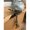 Image 2 : VINTAGE JOHNSON OUTBOARD MOTOR