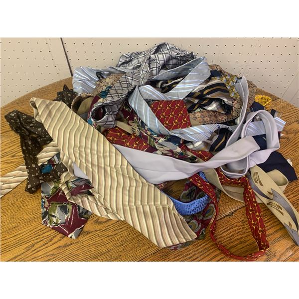 LOT Of 20 VINTAGE NECK TIES