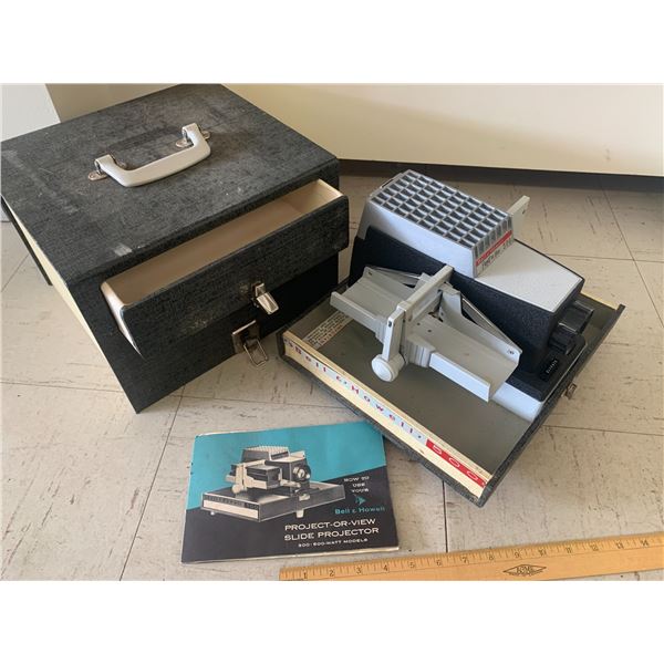 VINTAGE BELL AND HOWELL SLIDE PROJECTOR