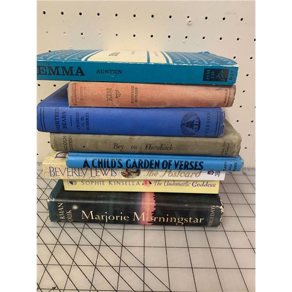 LOT OF VINTAGE BOOKS