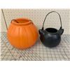 Image 2 : VINTAGE HALLOWEEN TREAT PAILS