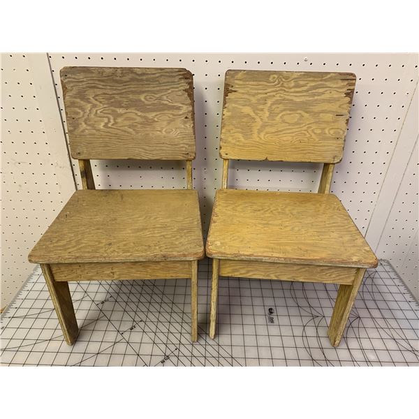 PAIR OF CHILDRENS CHAIRS