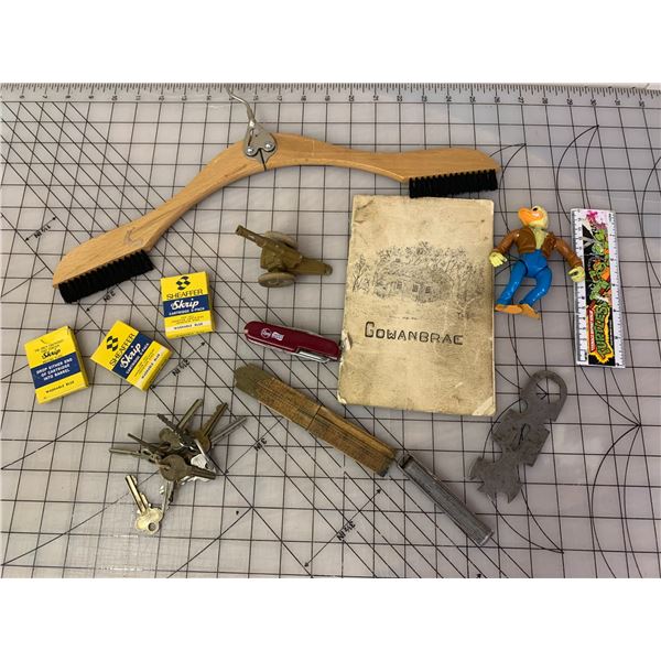 MISC LOT KEYS NINJA TURTLE GOEANBRAE HISTORY BOOK