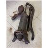 Image 3 : ANTIQUE PUMP
