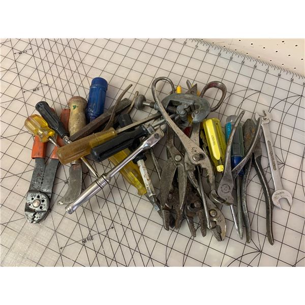 LOT OF HAND TOOLS