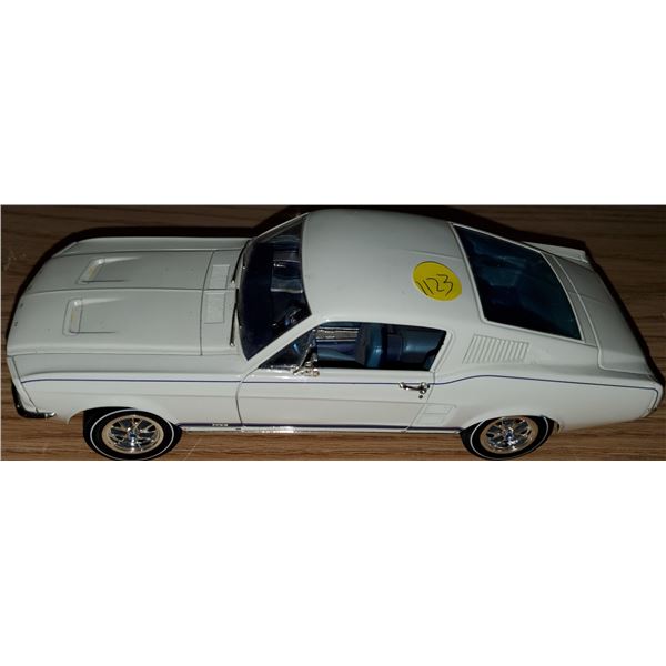 1/18 DIE CAST 1967 MUSTANG