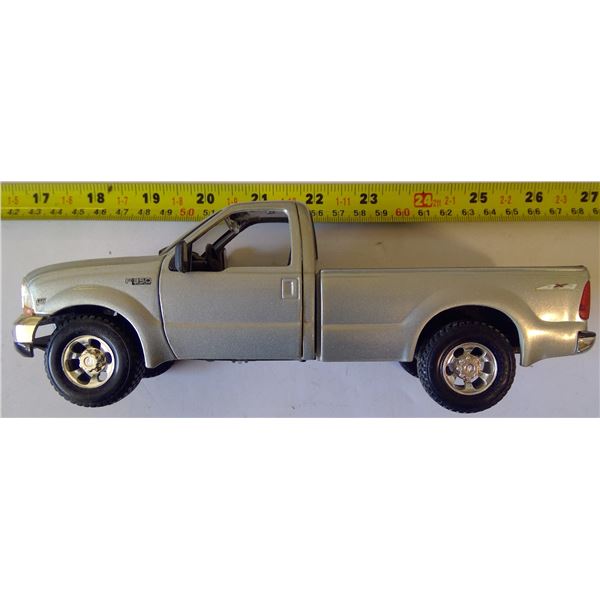 Ford F-350 Super Duty 1:27 Model