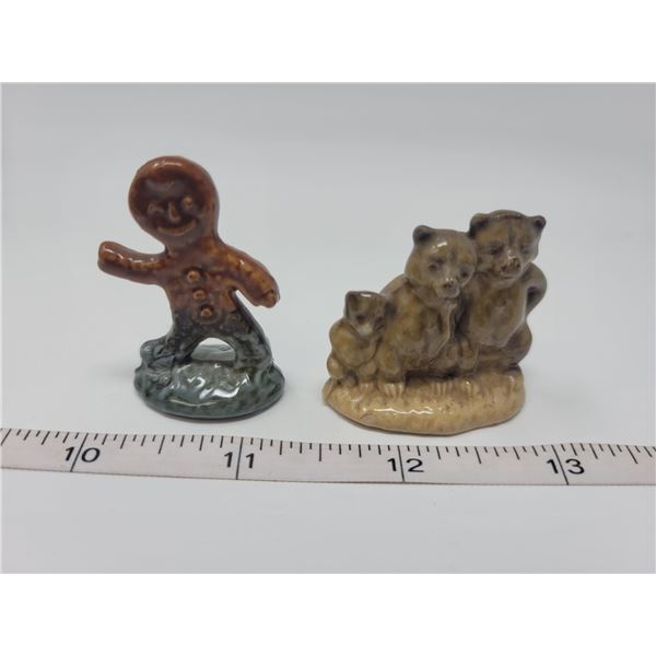 2 Wade tea ornaments gingerbread man - three bears