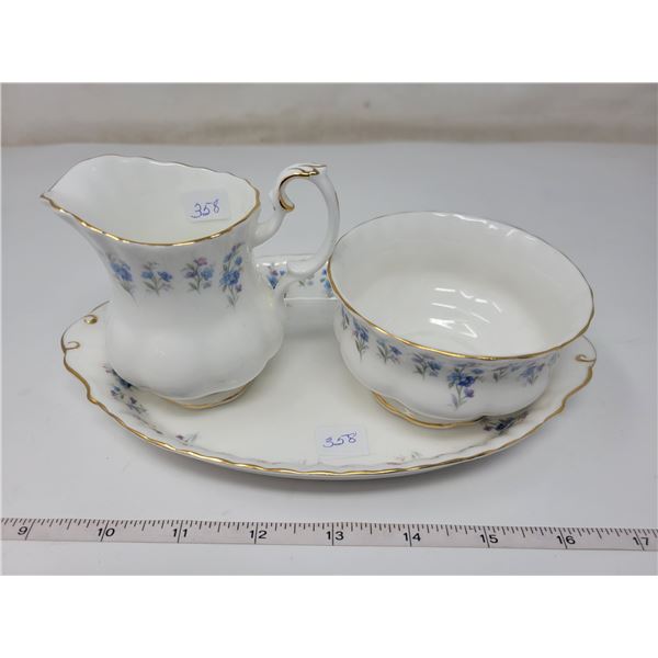 cream & sugar - tray Royal Albert (Memory lane)